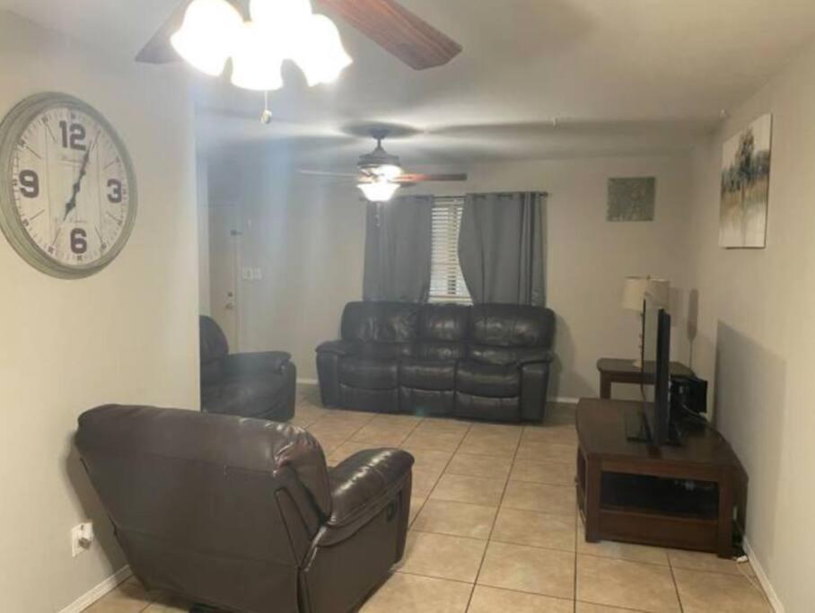 Great Getaway 2 Story Home! Harlingen Tx Экстерьер фото
