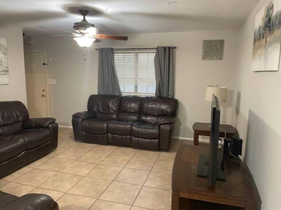 Great Getaway 2 Story Home! Harlingen Tx Экстерьер фото