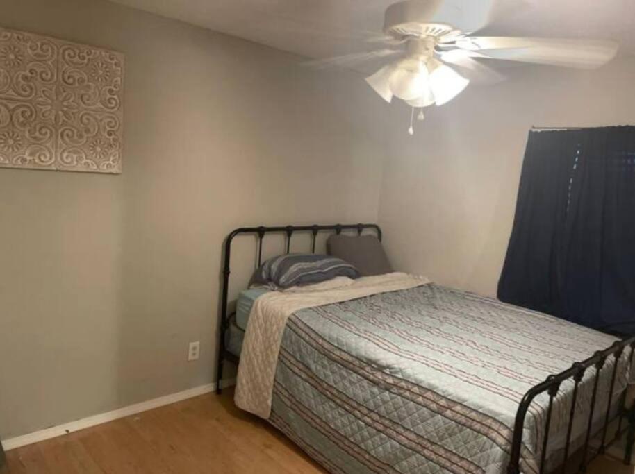 Great Getaway 2 Story Home! Harlingen Tx Экстерьер фото