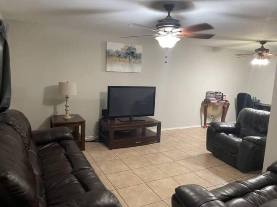Great Getaway 2 Story Home! Harlingen Tx Экстерьер фото
