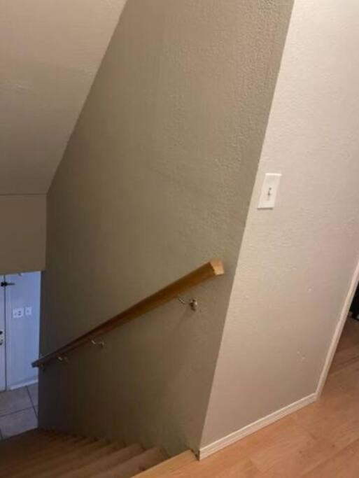 Great Getaway 2 Story Home! Harlingen Tx Экстерьер фото