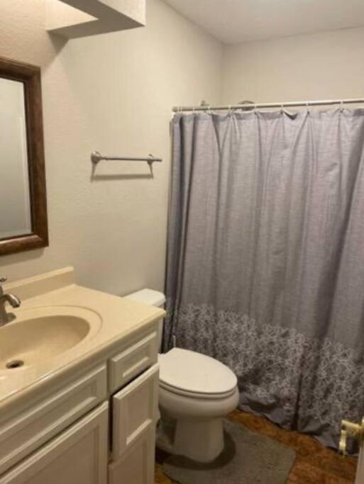 Great Getaway 2 Story Home! Harlingen Tx Экстерьер фото