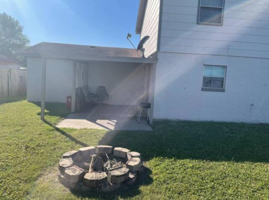 Great Getaway 2 Story Home! Harlingen Tx Экстерьер фото